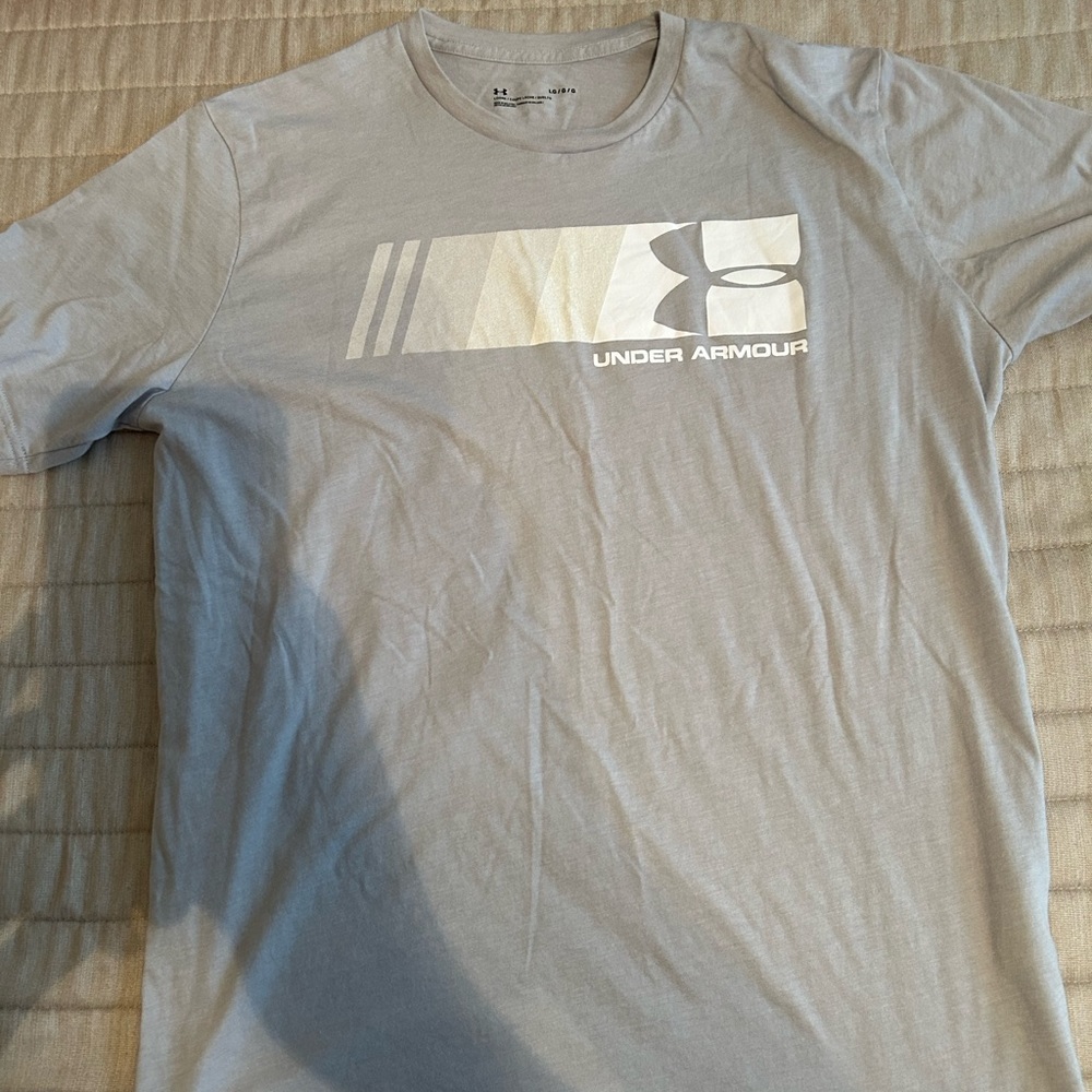 Under Armour, gray T-shirt. Size L